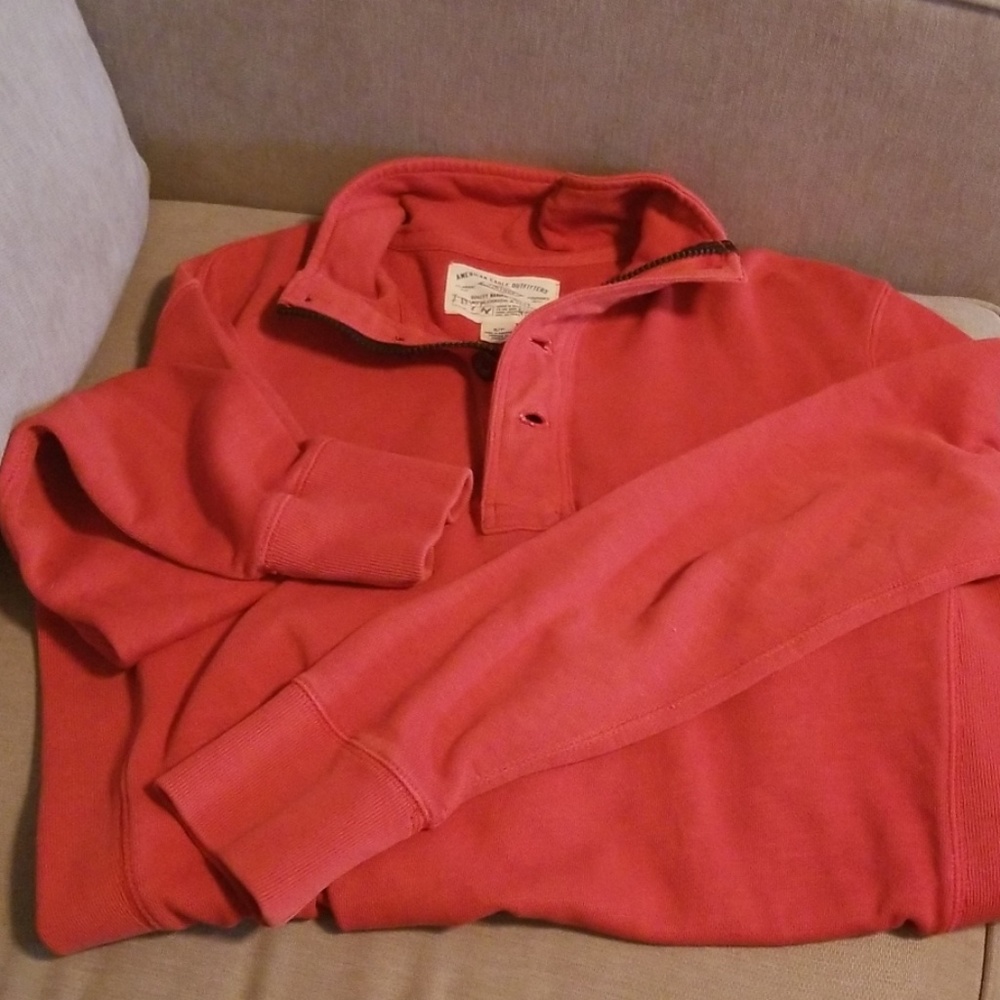 American Eagle pullover
